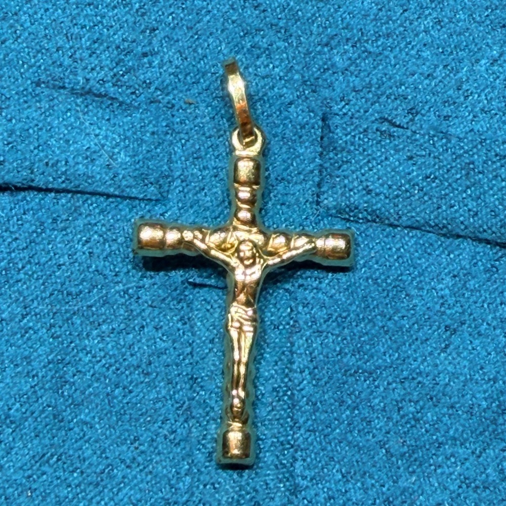18k yellow Gold Crucifix Pendant - Picture 2 of 7